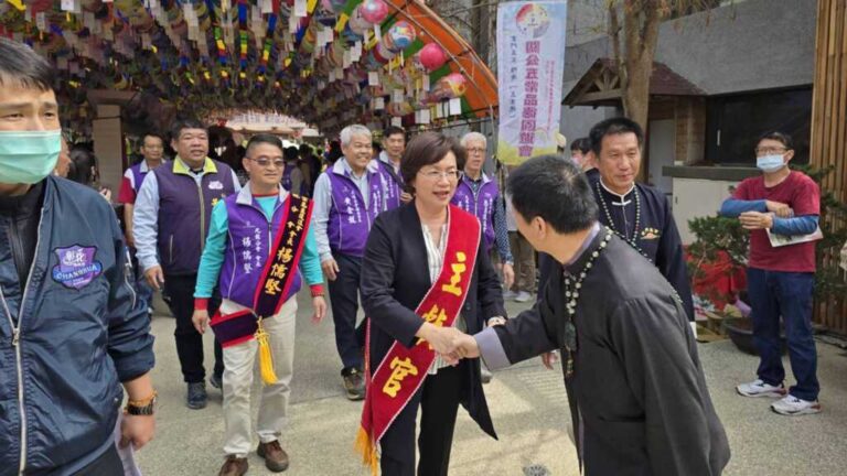 ▲財團法人玉線玄門真宗教基金會於花壇總教區玄門山擴大舉辦千人新春團拜科儀，彰化縣王惠美縣長親自蒞臨期勉與加持。（記者林明佑翻攝）